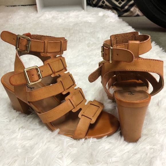 Cupid- strapped heels - Picture 4 of 4